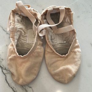 Bloch valet shows youth 37 m girls